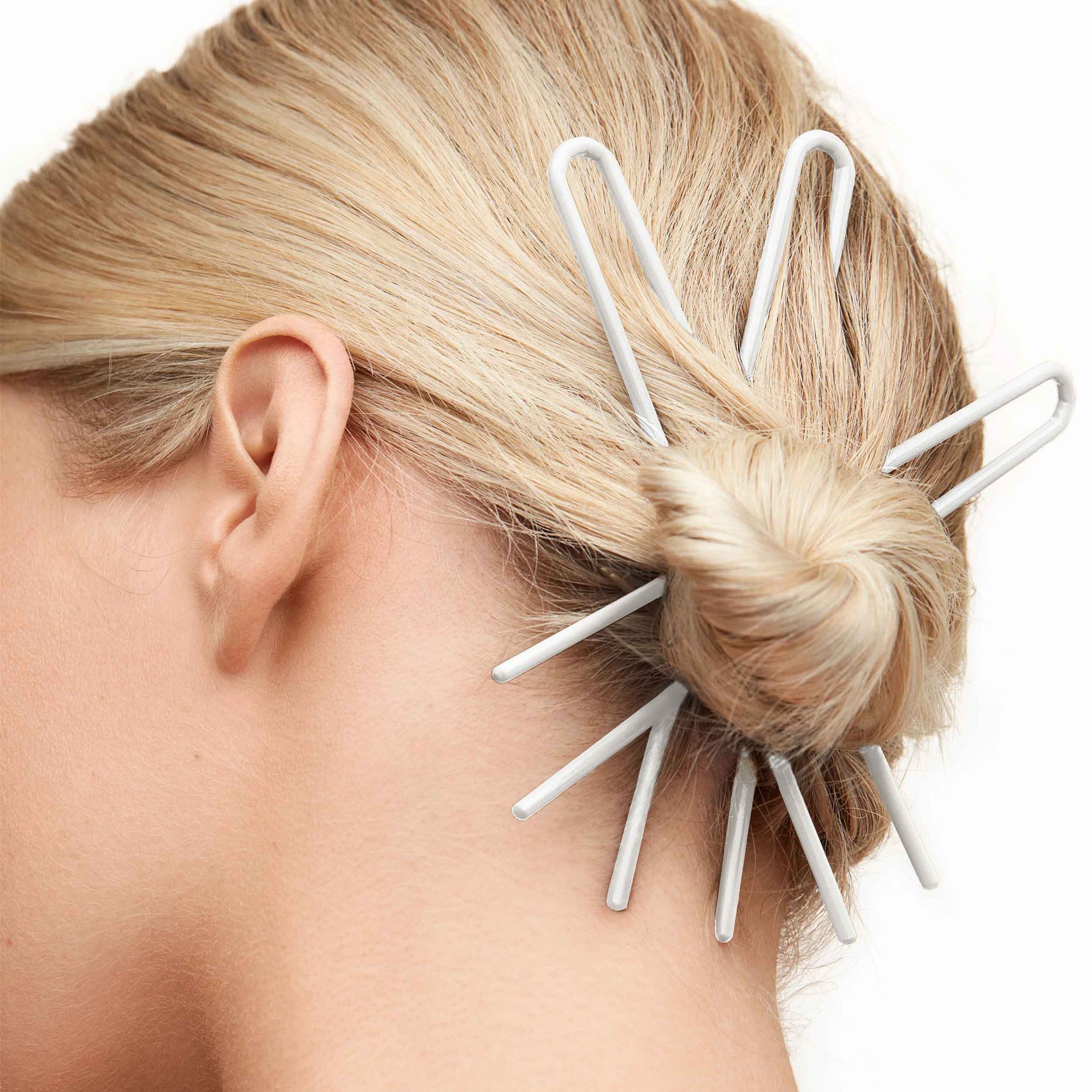 How to Make a Bun Stay All Day Without a Claw Clip