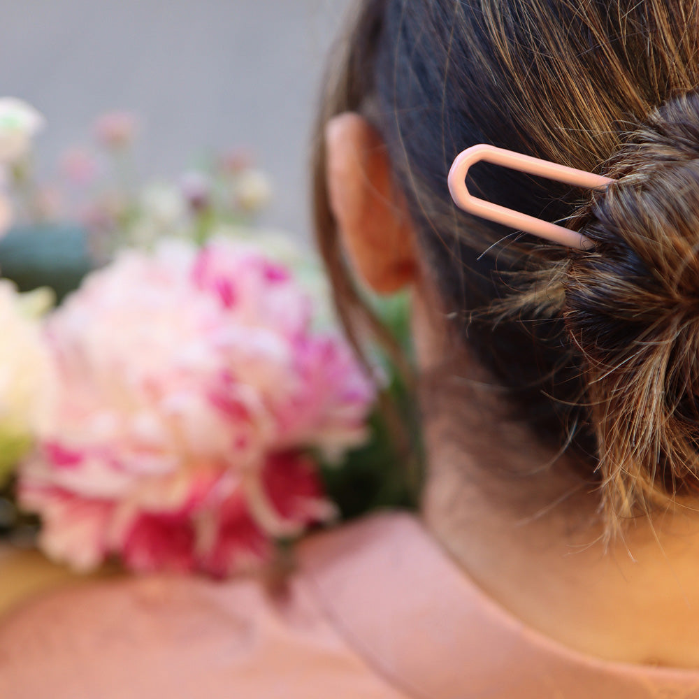 Hairpin vs Claw Clip: Which Is Better for Your Hair?